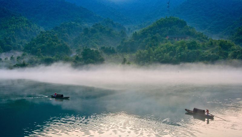 Dongjiang Lake Drifting