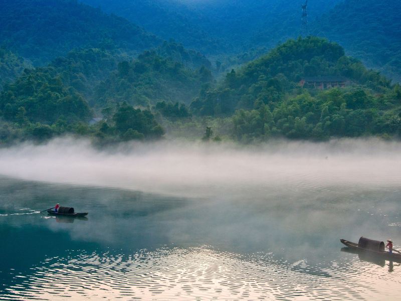 Dongjiang Lake Drifting