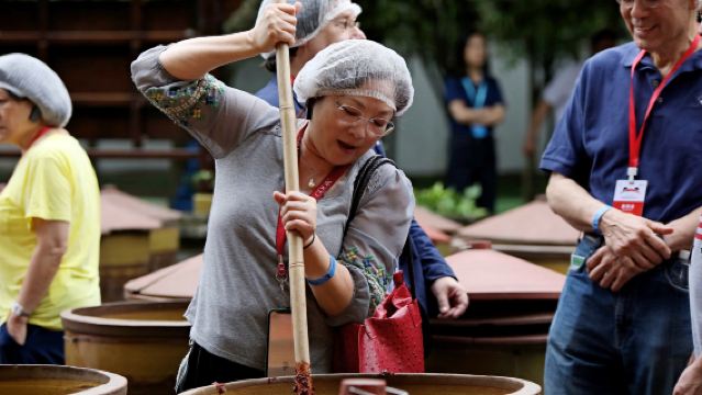 Музей сычуаньской кухни в Чэнду, пиршество сычуаньской кухни (без ограничений закусок + практический опыт + взаимодействие родителей и детей)