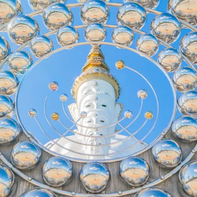 Отели рядом с достопримечательностью «Wat Phra Kaeo»