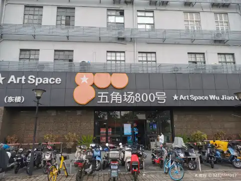 Hotels near 800 Art District