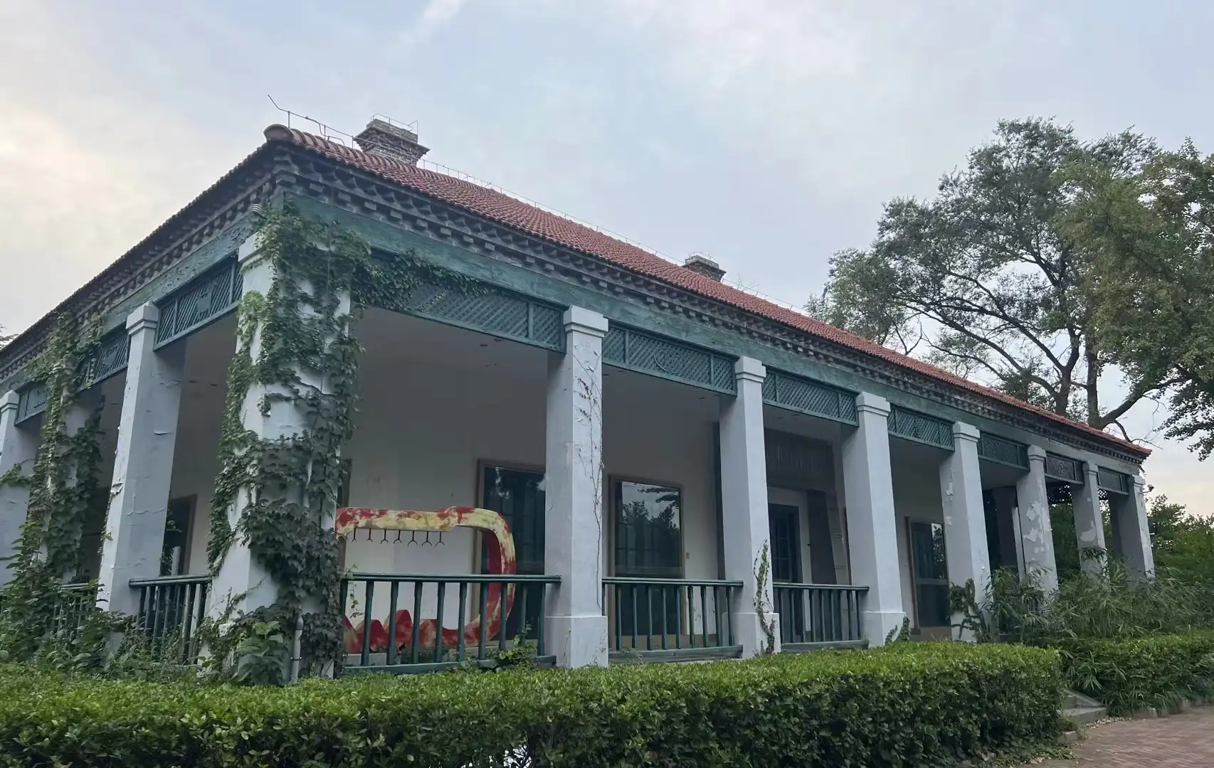 Hotels near Zhongguosuoju Museum