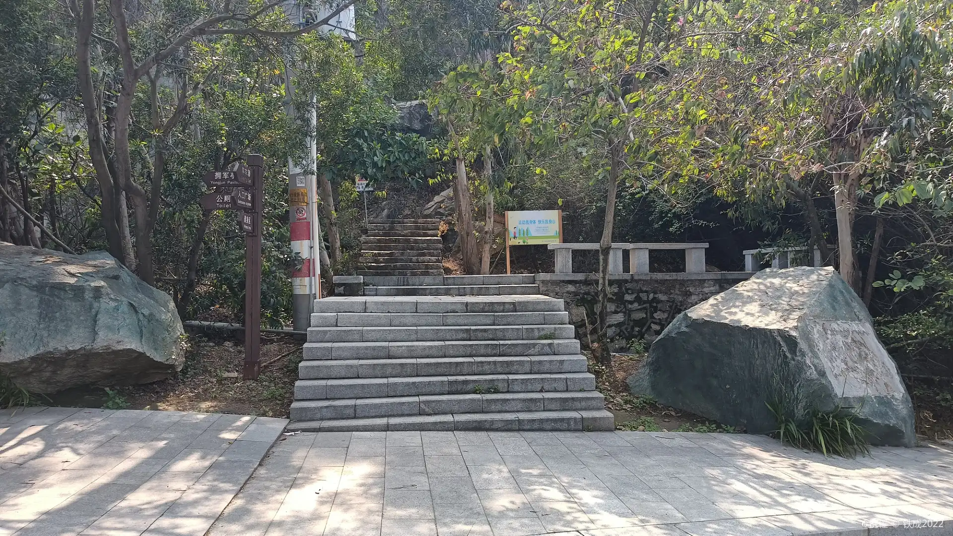 羅裳山生態公園周辺のホテル