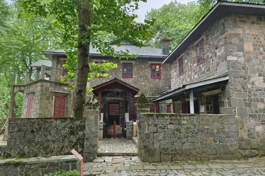 Baiyun Mountain Pavilion