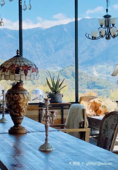 达瓦更扎雪山云里度假民宿·餐厅