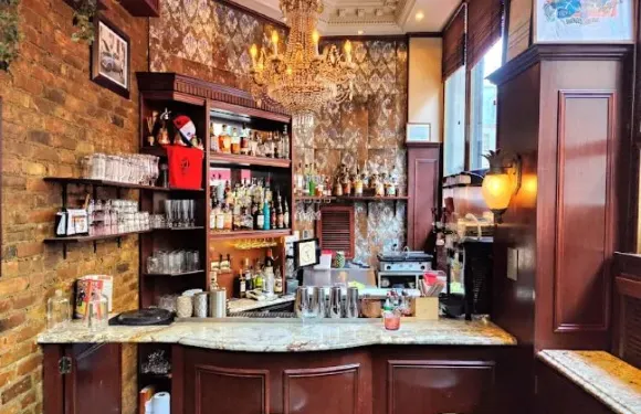 El Pequeno Bar