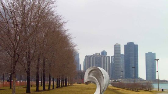格蘭特公園是芝加哥市區的大型城市公園。公園位於城市的中央商務