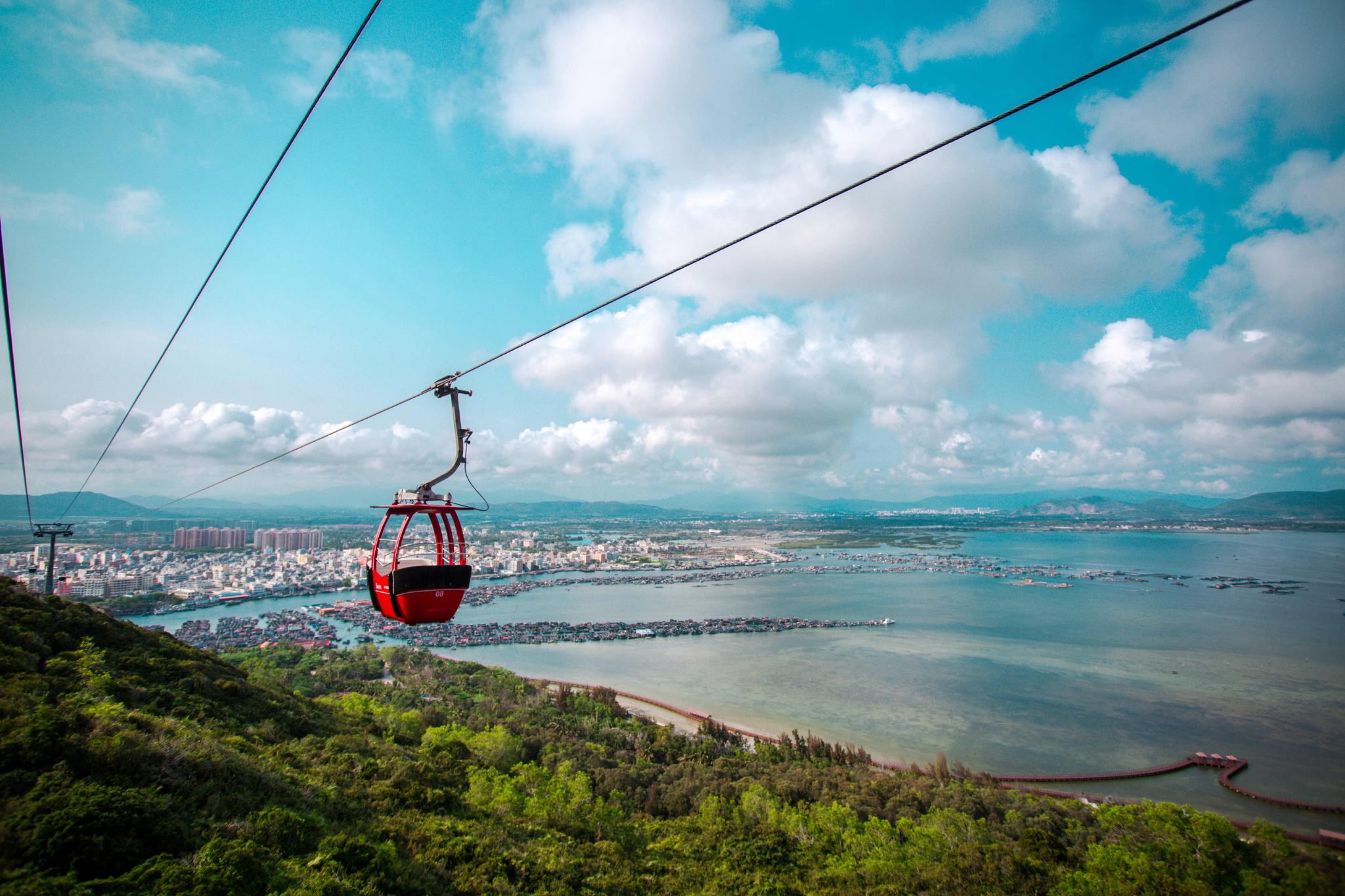 Day Tour to Lingshui Monkey Island Park + Daydaybabe + Monkey Island Legend Sky Show (Includes Admission Ticket & Private Transfer)