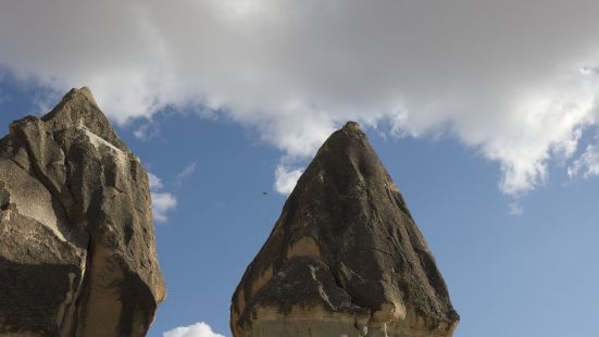 这个峡谷不在格雷梅的核心景区，但是个徒步的好地方，风华的石头