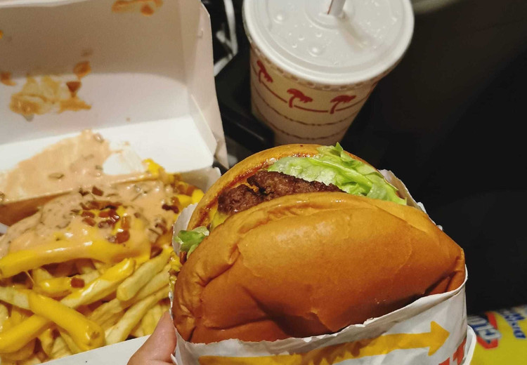 in n out カリフォルニア　ストリングスライト　インアンドアウト イン・アンド・アウト・バーガーのおすすめメニュー・口コミ・営業情報