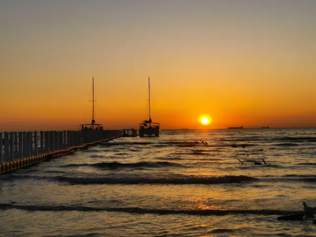 Sunrise Sightseeing in Qinhuangdao