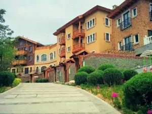 Baodi Hot Spring Health Resort Town