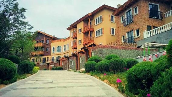 Baodi Hot Spring Health Resort Town