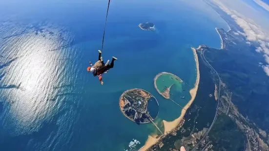 万寧日月湾海上スカイダイビング基地