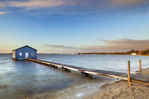 Отели с услугой парковкой в г. Запад Перт