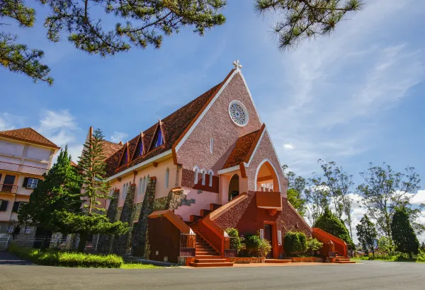 Ngoc Tai Monastic附近的飯店