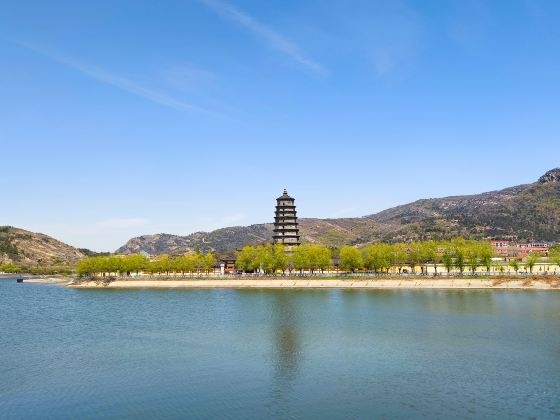 Hai Qing Temple and  A-yu King Tower