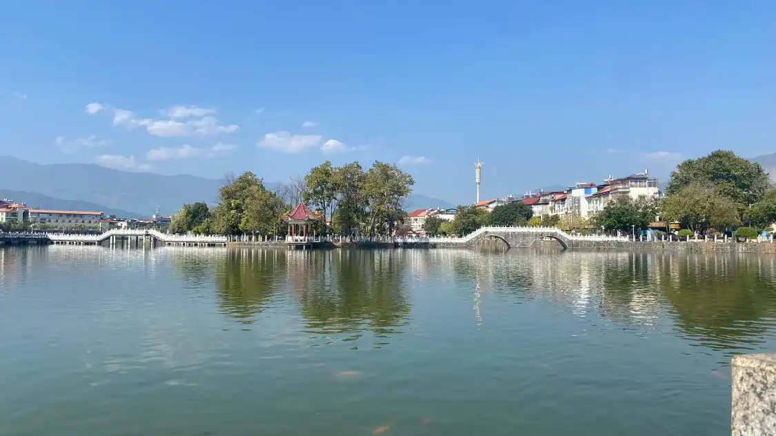Hotels near Yinghu Park