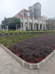 จัตุรัส North Gate ของมหาวิทยาลัย Zhongshan / University Park