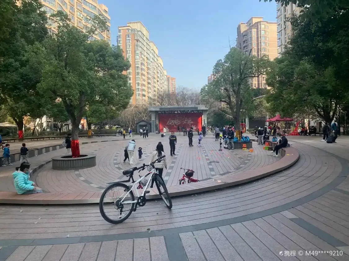 Hotels near HuangJinCheng Dao BuXingJie