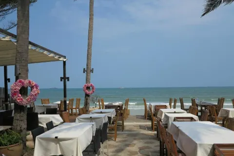 Coco51 Restaurant & Bar