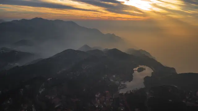 Evening Glow in Lushan