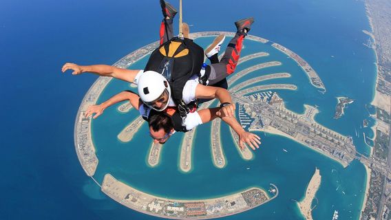 Parachuting in Dubai