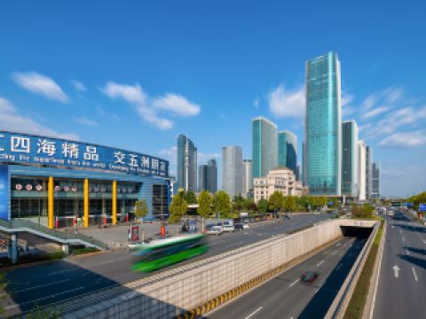 Hotels near Binwang Market