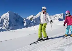 Yinshan Qicaigu Ski Field