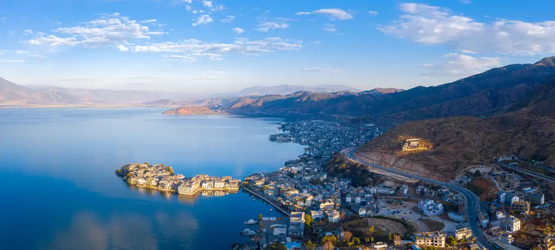 섬이 옆 어촌에 있다 주변 호텔