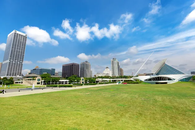 Northwestern Mutual Community Park at Henry Maier Festival Park周辺のホテル