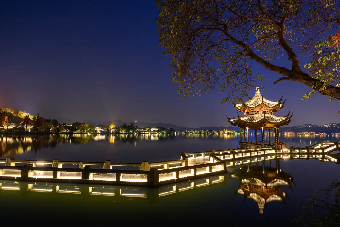 Hotels near Jindai Bridge