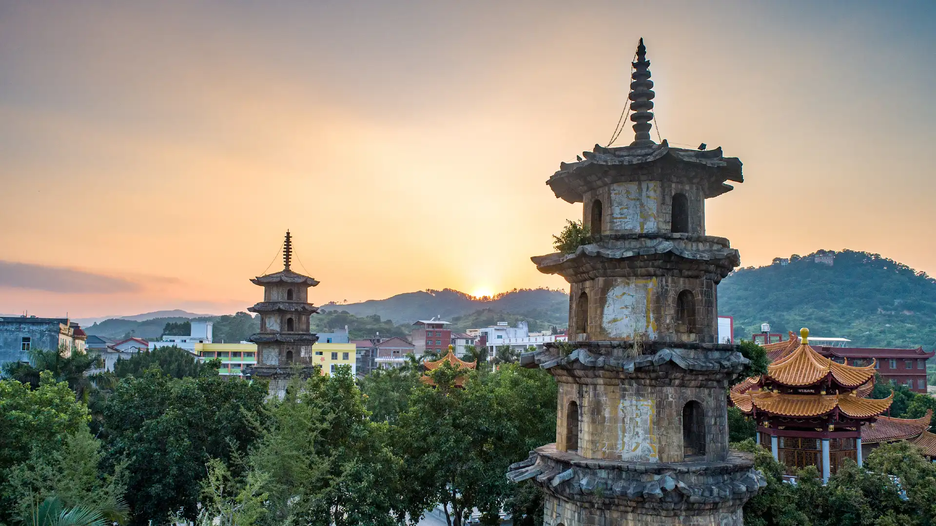 Hotels near Longhua Temple