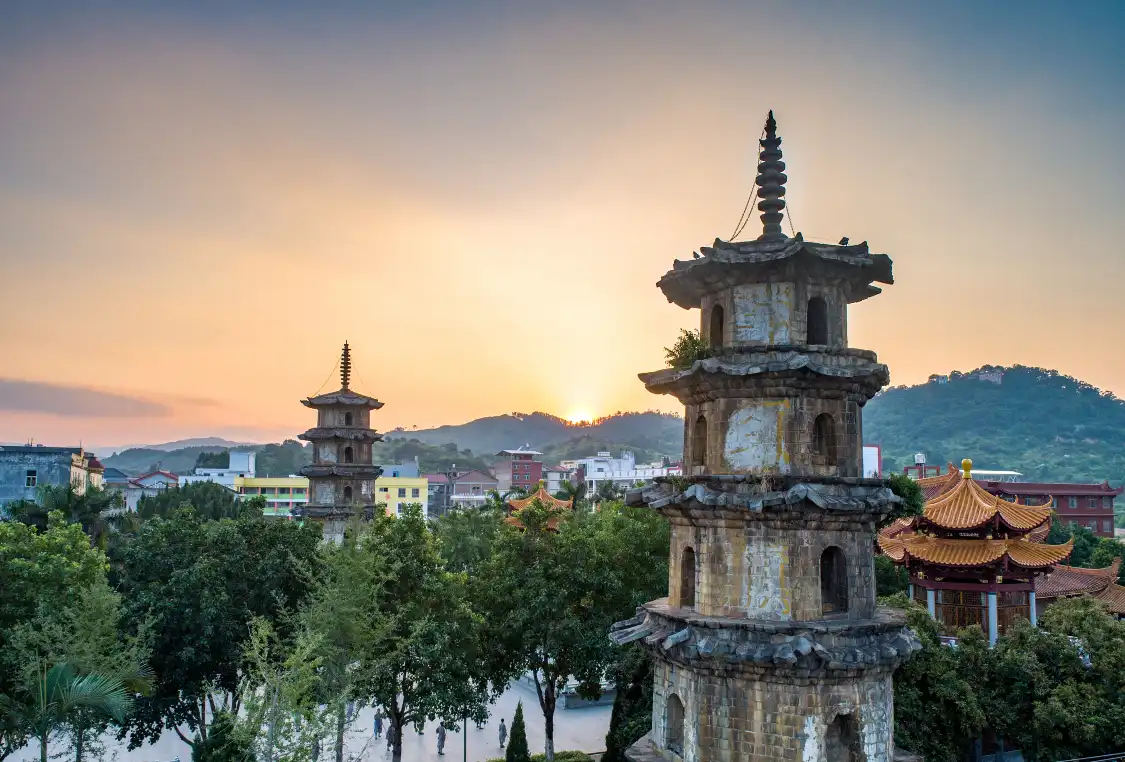 Hotels near Longhua Temple