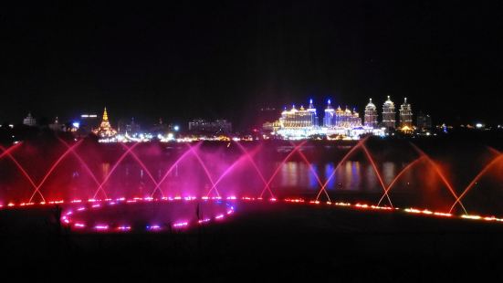 西雙版納景洪城區的小眾景點，免費開放的音樂噴泉廣場，推薦遊客