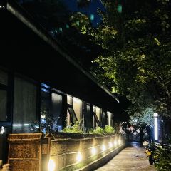 THREE ON HUJING User Photo