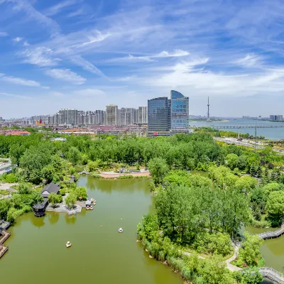 Hotels in Linyi With Bars