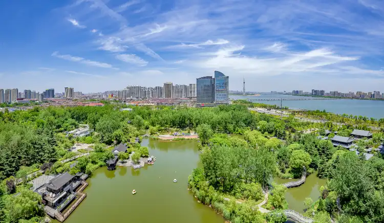 Hotels near Linyi People's Park