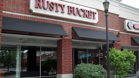 Rusty Bucket Restaurant and Tavern in 索倫