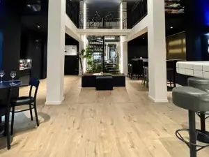 The Sneakers Cafe - Bar