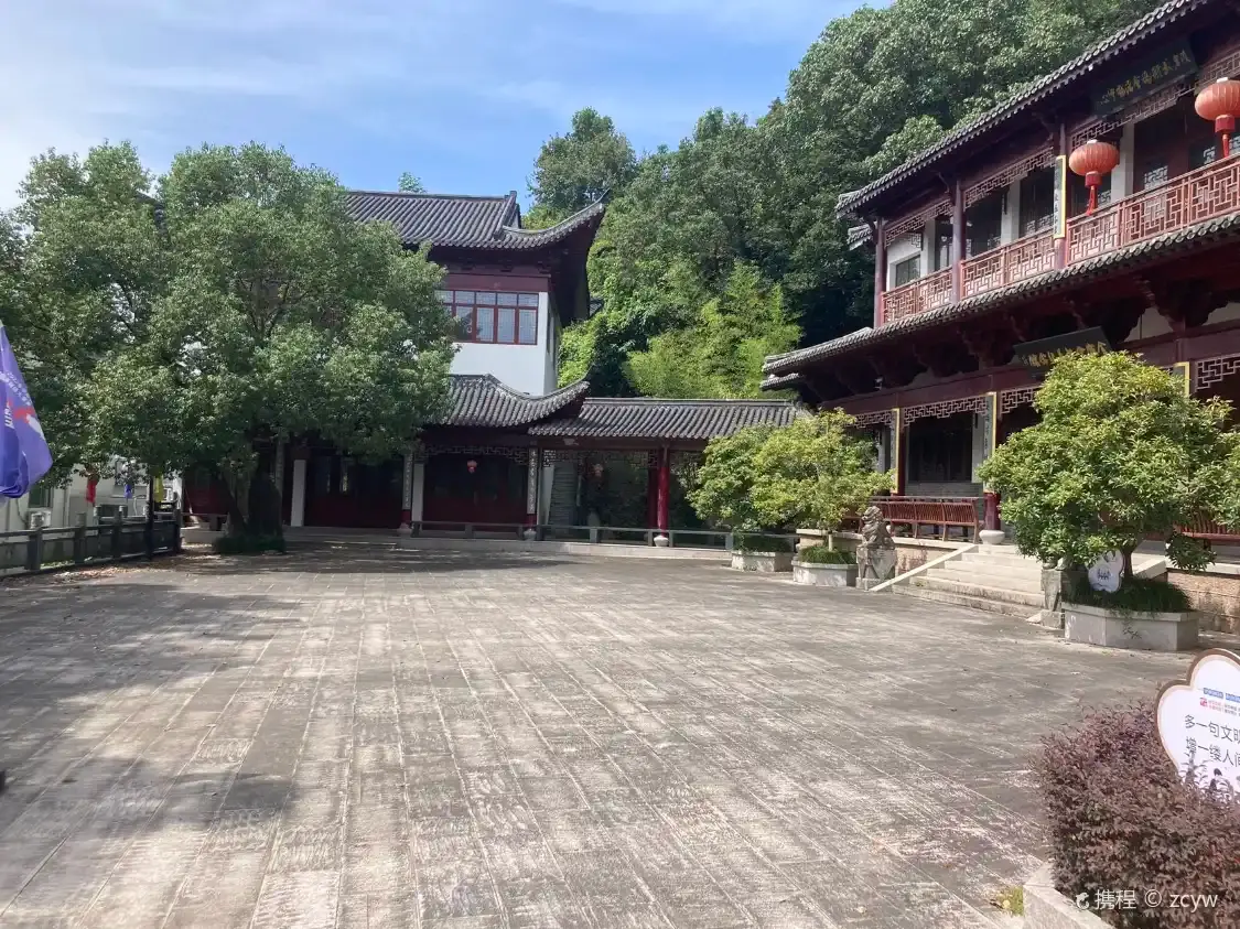 Hotels near Jinqian Huiqiyi Relic Site