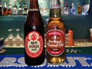Wave Bar & Lounge at Henann Regency Resort & Spa