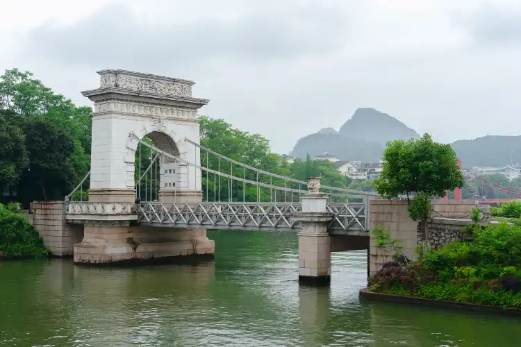 Hotels near Ronghu Park