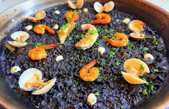 La Petita Paella Restaurant