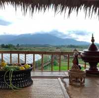 ฮักน่าน คาเฟ่กลางทุ่งนาวิวภูเขา 360 องศา
