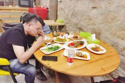 Dongjigushijingpinminsu·shiwu Restaurant