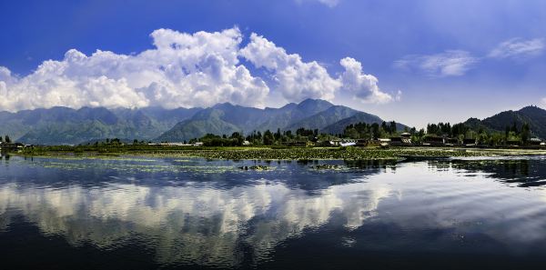 Dhaka to Srinagar flight