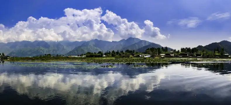 โรงแรมในศรีนาการ์