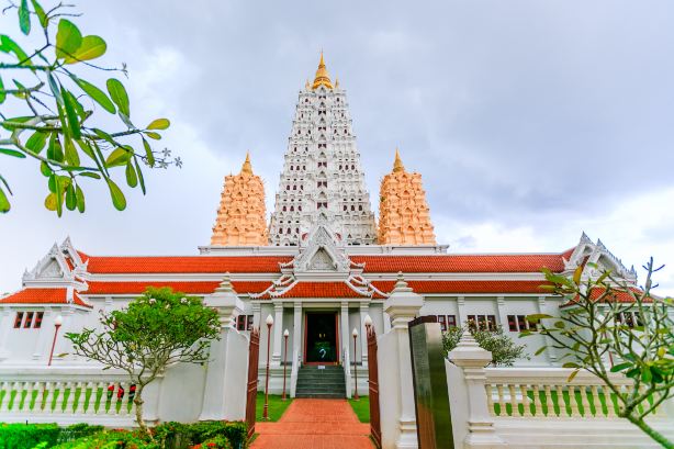 Wat Yanasangwararam Woramahavihara