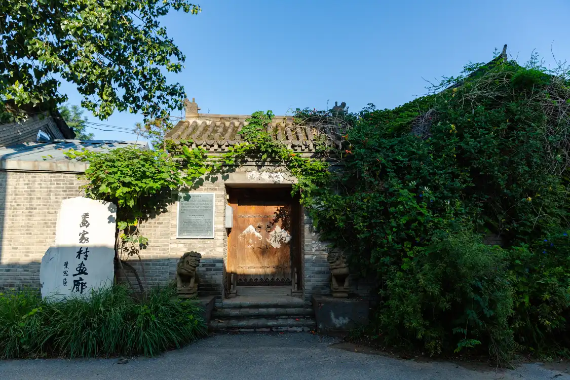 송장 화가 마을 갤러리 주변 호텔